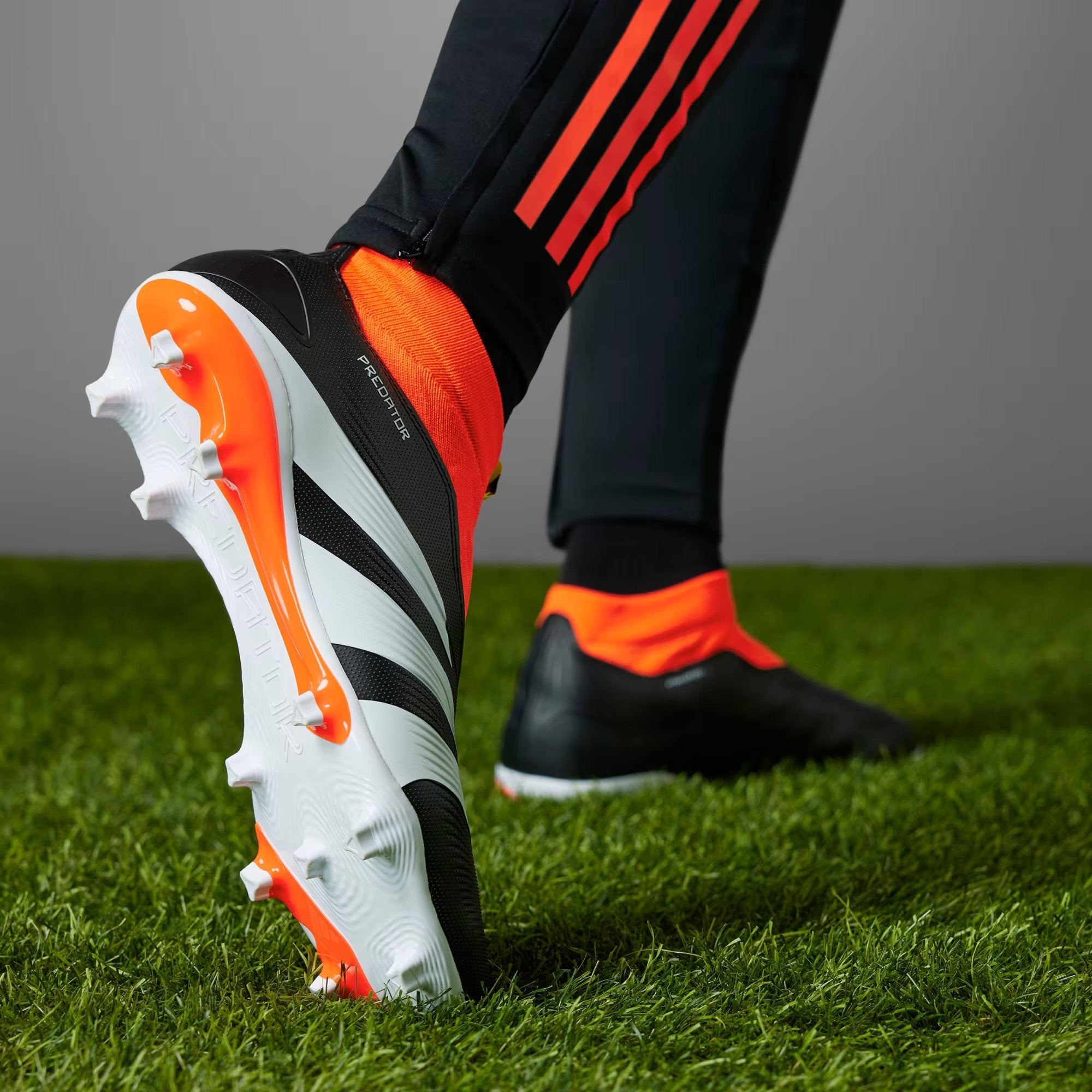 Predator League Laceless Firm Ground Football Boots playR